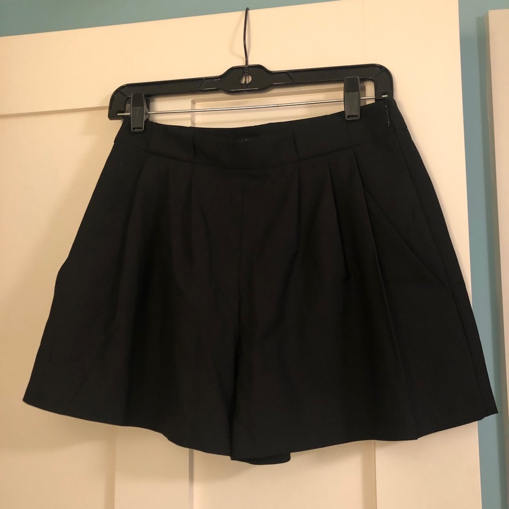 Theory dress shorts in Black